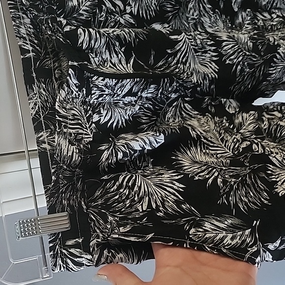 Black and White Casual Button Down Shirt and short Co-ord Tropical Floral Print - Picture 6 of 9
